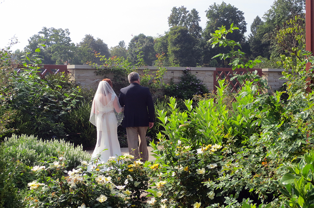 father walks bride to wedding ceremomy